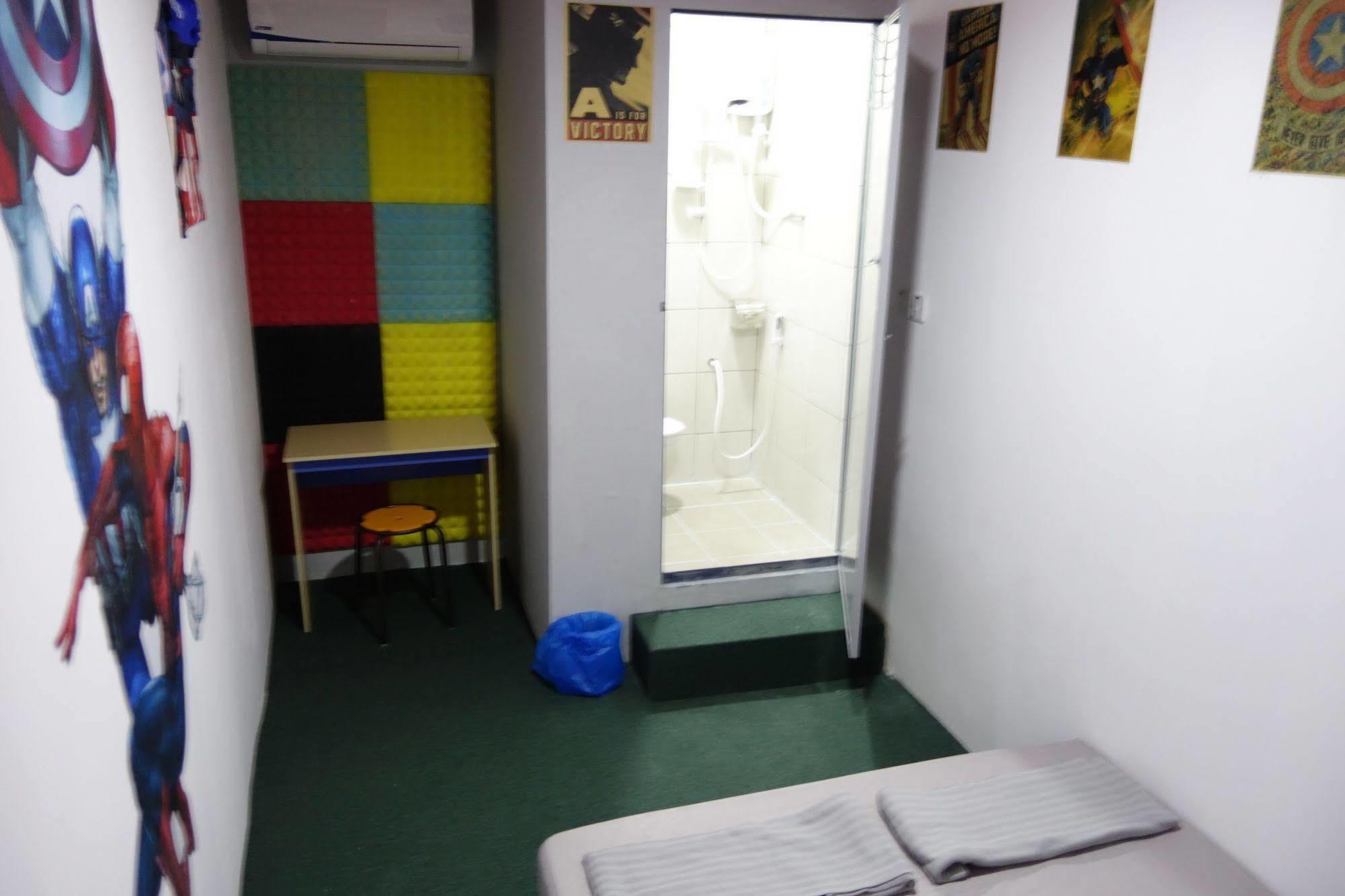 Hero Hostel Kuching Kültér fotó