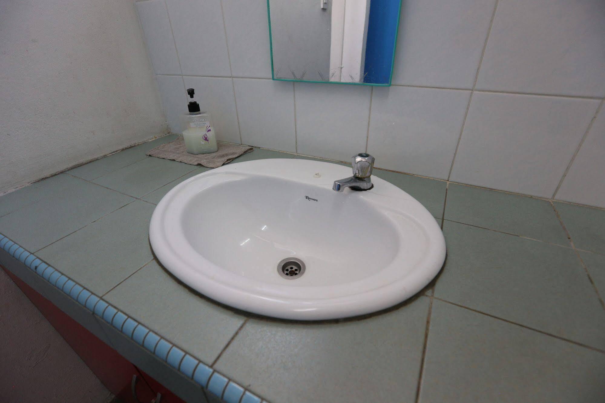 Hero Hostel Kuching Kültér fotó